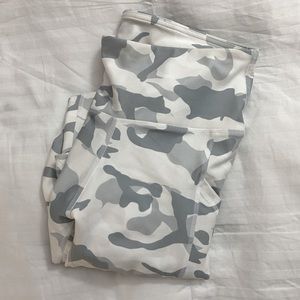 White camo leggings🤍🕊